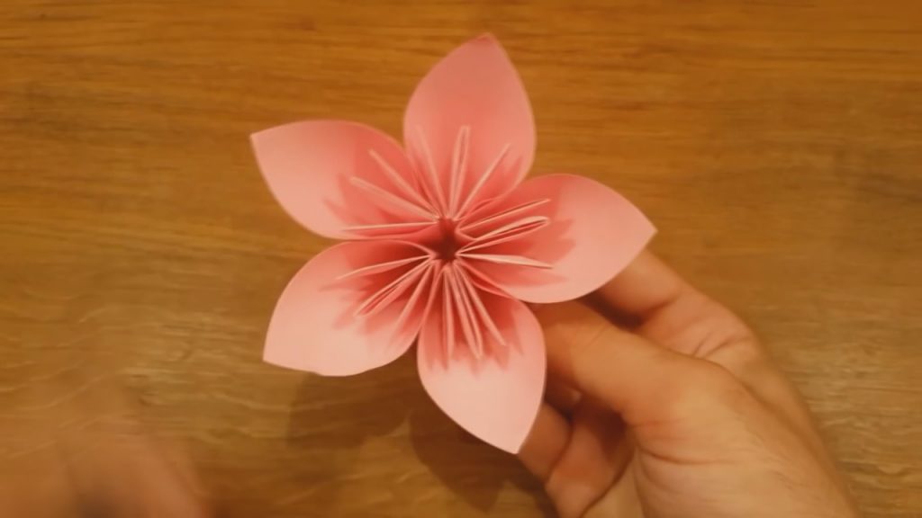 کارگاه اریگامی (بازی با کاغذ) گل کاغذی